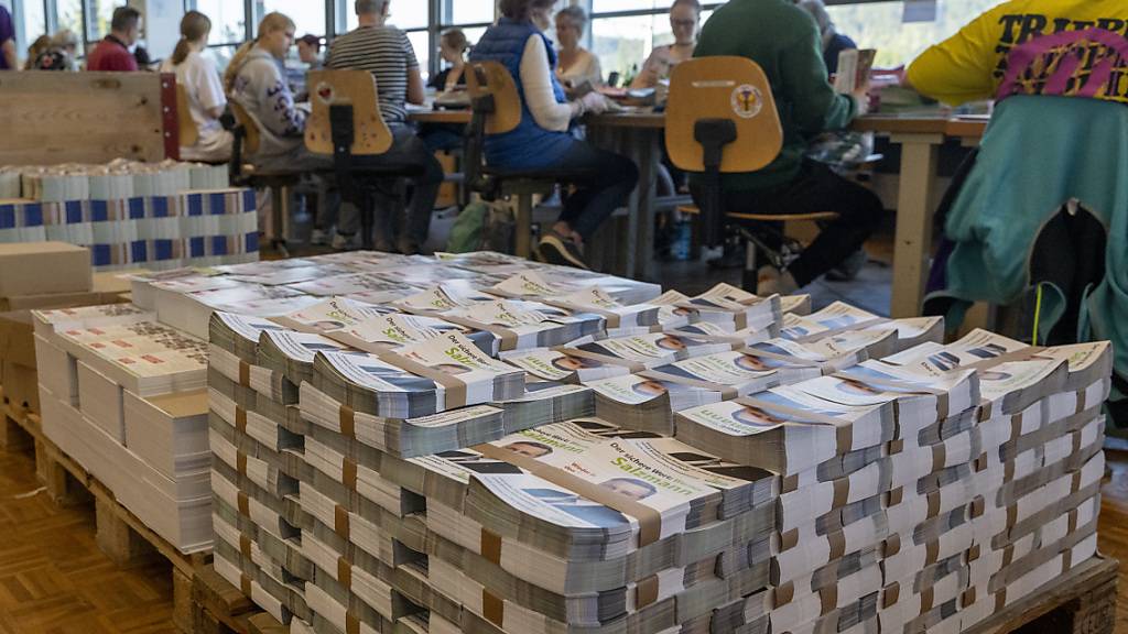 Vor den Wahlen am 22. Oktober gibt es einiges zu lesen: Die Stiftung WBM Madiswil verpackt Wahl- und Werbematerial für den bernischen Verwaltungskreis Oberaargau.