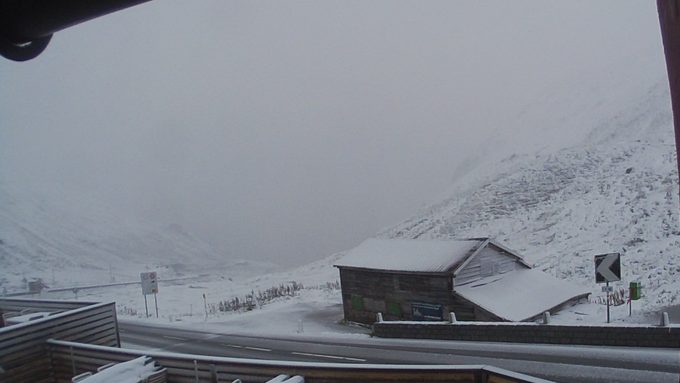 Schnee auf dem Gotthard: Vorsicht mit Sommerpneus auf diesen Pässen