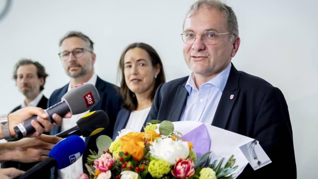 Stefan Fritschi (FDP) ist neuer Winterthurer Stadtpräsident. Er liess seinen Konkurrenten Kaspar Bopp (2.v.l) hinter sich.
