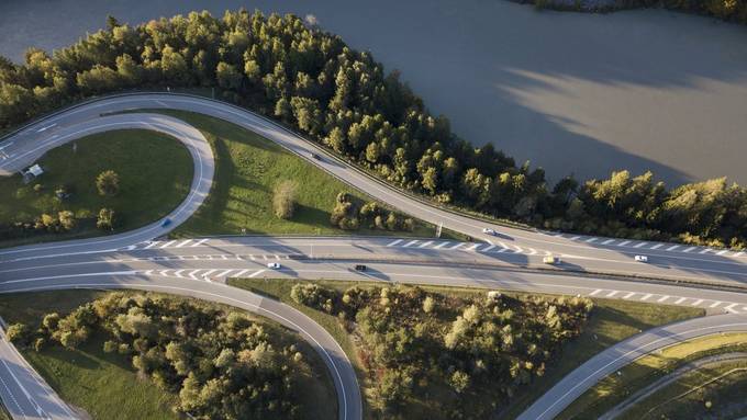 Reisecar als Geisterfahrer auf der A13