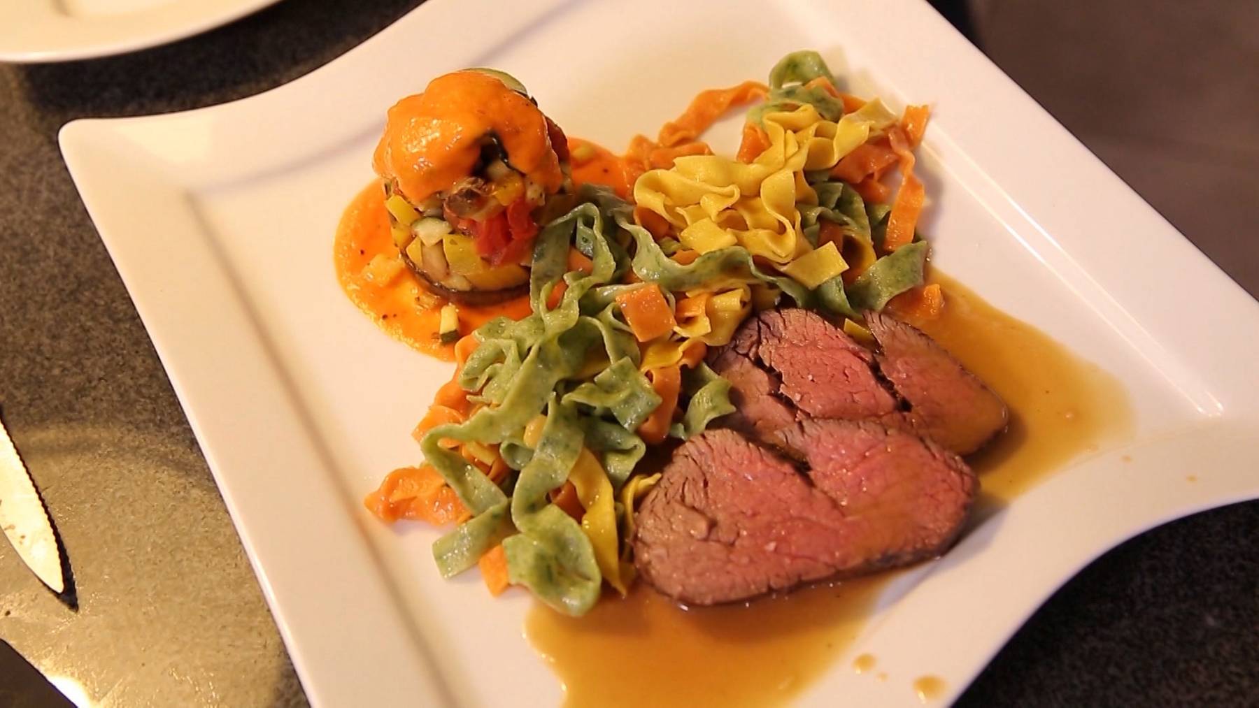 Rinderfilet an Portweinsauce Hausgemachte Tagliatelle Ratatouille