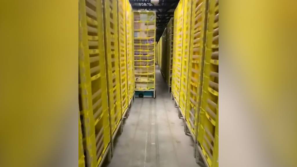 Roboter sperren Amazon-Mitarbeiter in Lagerhalle ein