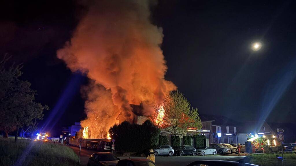 Ein Brand hat in Dübendorf grosse Schäden angerichtet.