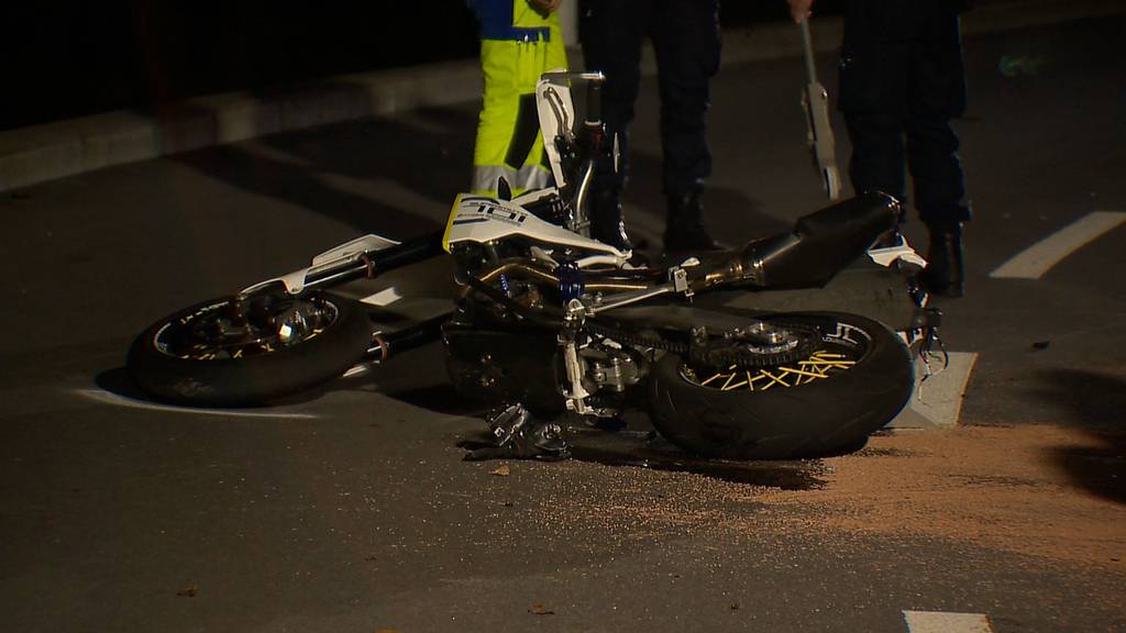 Heftiger Crash mit zwei Motorrädern – 19-jähriger Lenker im Spital verstorben