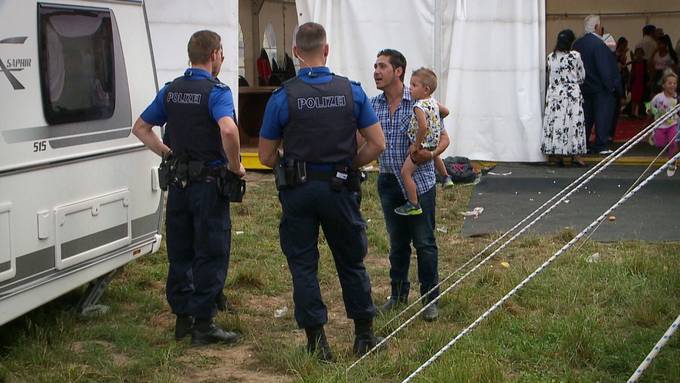 Fahrende feiern laute Hochzeit