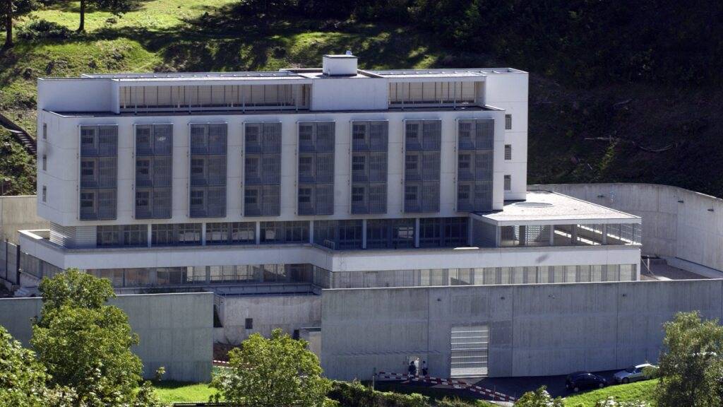 Laut ihren Verteidigern sollen die sieben sich im Untersuchungsgefängnis La Farera bei Lugano (im Bild) befindenden Angeklagten nichts mit den Pink Panthers zu tun haben. (Archivbild)