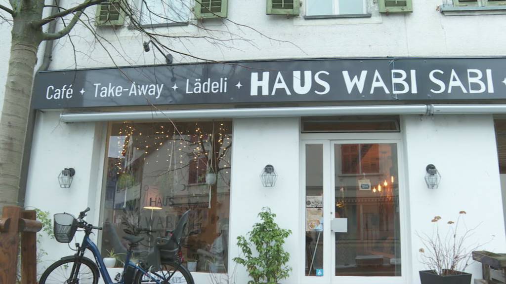 Unterschiedliche Frauen treffen sich in Lachen zum Austausch