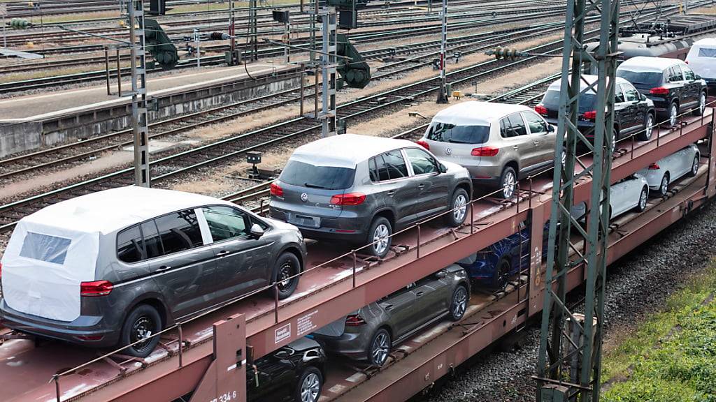 Die Anzahl in der Schweiz und in Liechtenstein neu immatrikulierten Autos hat im August deutlich zugelegt. Der Rückstand nach der Coronapandemie ist damit aber noch nicht wettgemacht. (Archivbild)