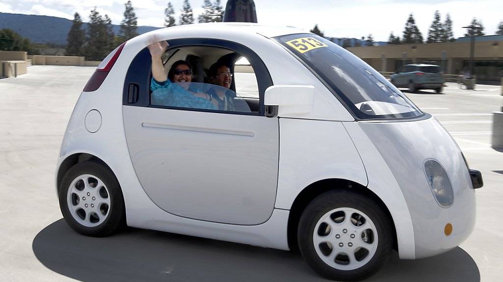 Der Prototyp eines selbstfahrenden Autos, den Google im Mai 2015 der Öffentlichkeit vorstellte. (Archiv)