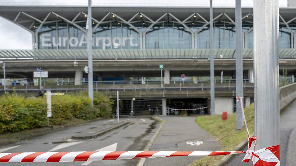 Der Euroairport Basel-Mülhausen war auch im Oktober wegen eines Bombenalarms evakuiert worden. (Archivbild)