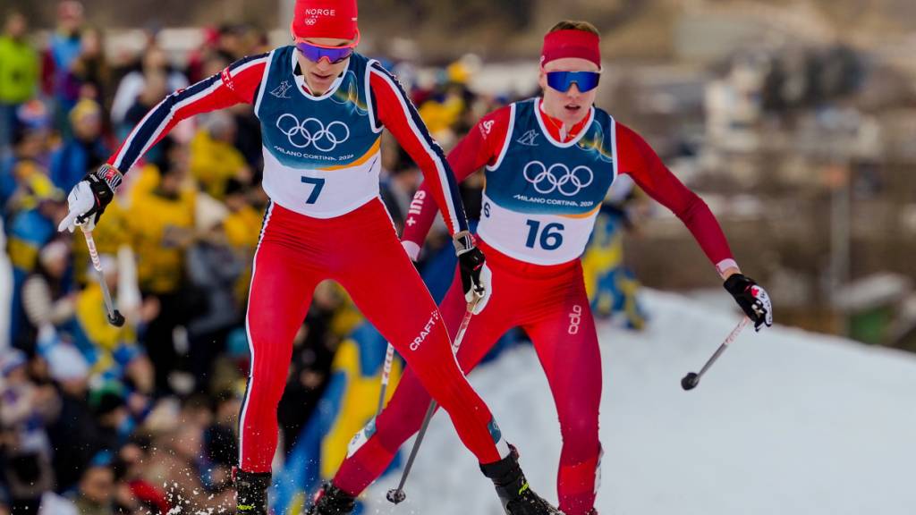 Die Pace der späteren Bronzemedaillengewinnerin Heidi Weng kann Nadja Kälin (16) nicht halten. Am Ende klassiert sie sich hinter der Norwegerin im 4. Rang