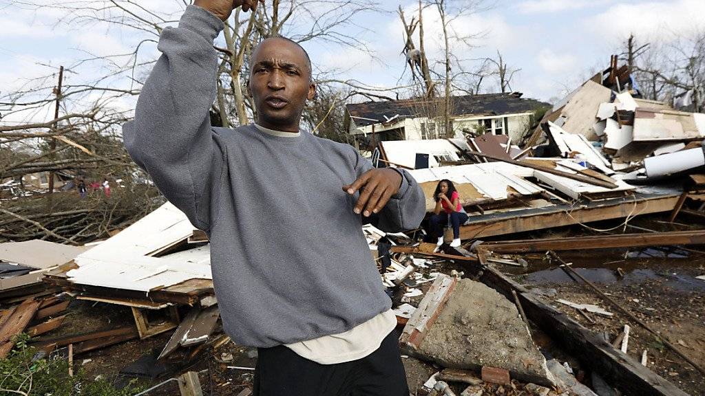 Ein Bewohner von Hattiesburg schildert, wie der Tornado sein Haus zerstörte. Seine zwei Töchter, seine Frau und er konnten sich retten.