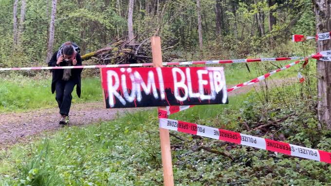 Bezirksgericht Dielsdorf spricht fast alle Waldbesetzer von Rümlang frei