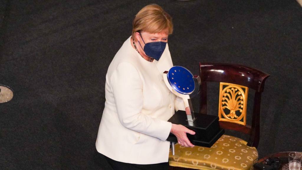 Kanzlerin Merkel mit Europapreis Karl V. ausgezeichnet