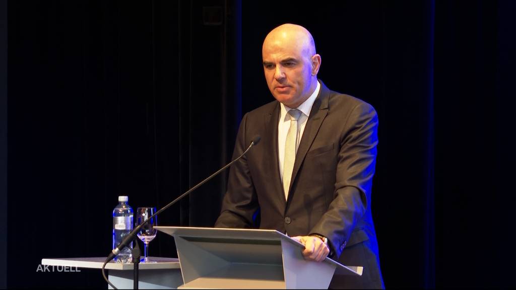 Alain Berset stand den Kantischülern aus der Region für Fragen zur Verfügung