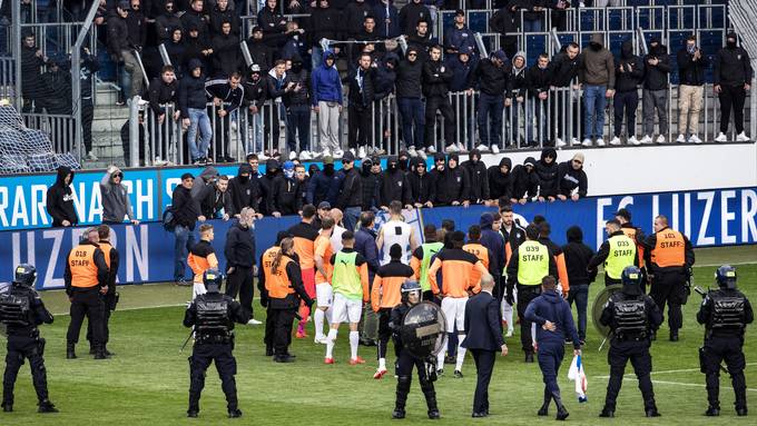 Bussen und Geldstrafen für GC-Hooligans nach Spielabbruch