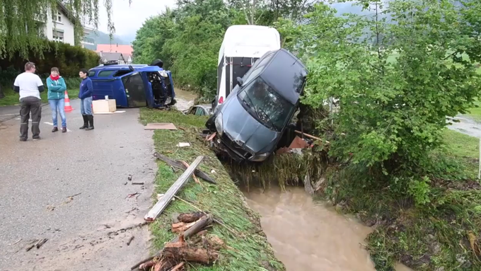 Gewitter in der Westschweiz fordern vier Verletze