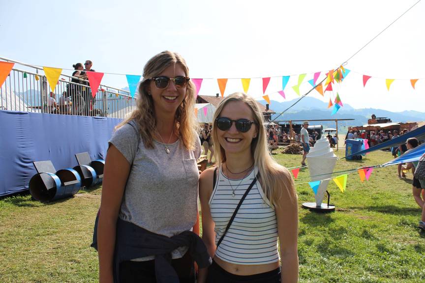 Estelle (rechts) ist mit ihrer Freundin Fabienne unterwegs. (Bild: FM1Today/Laurien Gschwend)