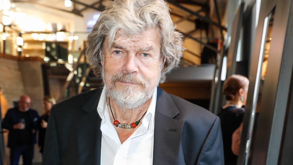 ARCHIV - Bergsteiger-Legende Reinhold Messner hat gelassen auf den Verlust zweier Titel im Guinness-Buch der Rekorde reagiert. Foto: Gerald Matzka/dpa