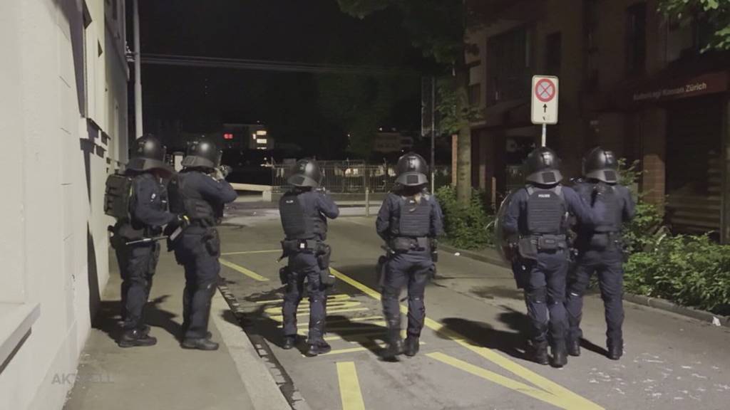 Krawallnacht: Vermummte und Polizei liefern sich in Zürich Strassenschlacht