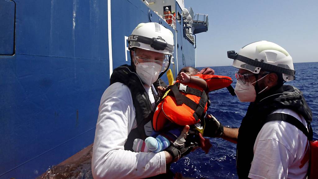 Ärzte ohne Grenzen rettet fast 240 Menschen im Mittelmeer