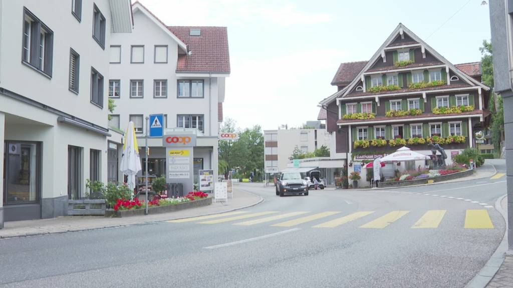 Mann verletzt Ehefrau in Oberägeri und flieht