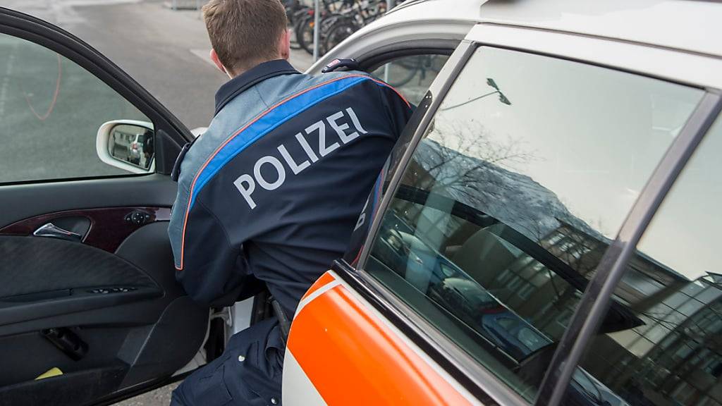 Die Kantonspolizei Nidwalden rückte zu einem Raubüberfall in Stans aus. (Symbolbild)