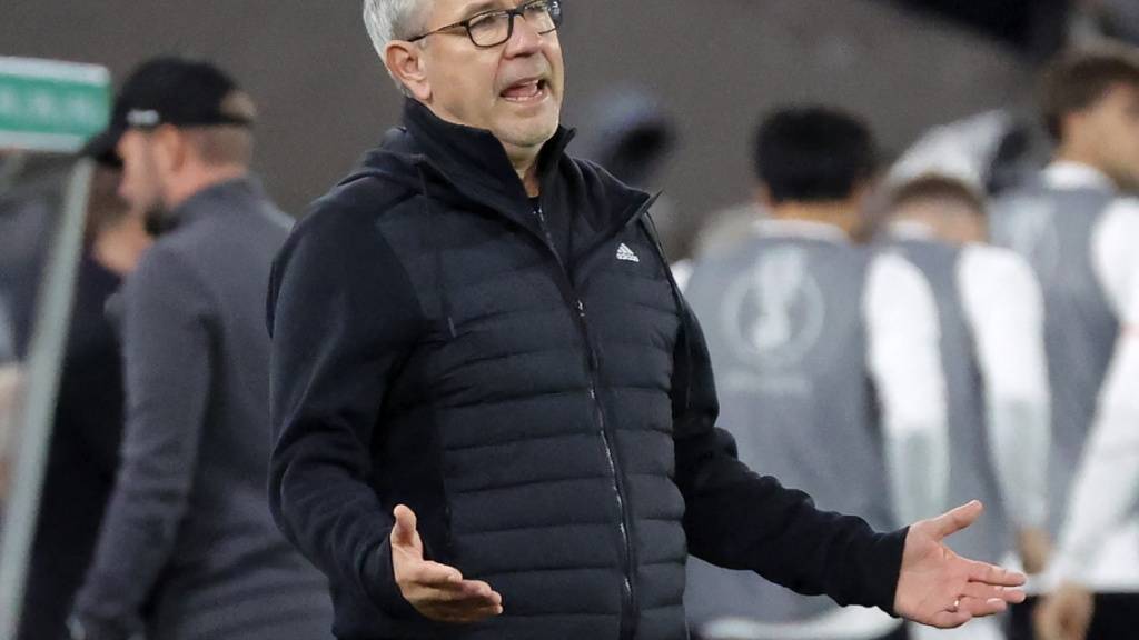 Macht grad schwere Zeiten durch: Urs Fischer steckt mit Union Berlin in der Krise und muss nach einer Roten Karte ein Cupspiel zuschauen