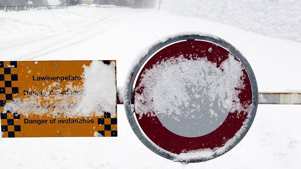 In den höhergelegenen Gebieten der Schweiz hat es noch einmal tüchtig geschneit. Entsprechend stieg die Lawinengefahr auf die Stufe vier an, was der zweithöchsten Gefahrenstufe entspricht. (Archivbild)