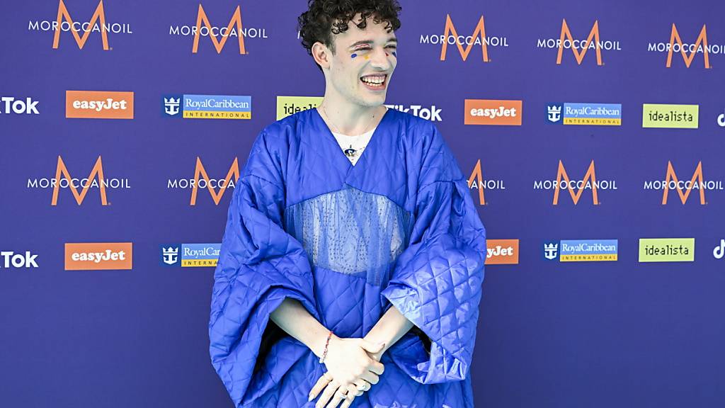Nemo posiert an der Eröffnungsfeier der 68. Ausgabe des Eurovision Song Contest. Das Bieler Musiktalent tritt am Donnerstag im zweiten Halbfinale an.