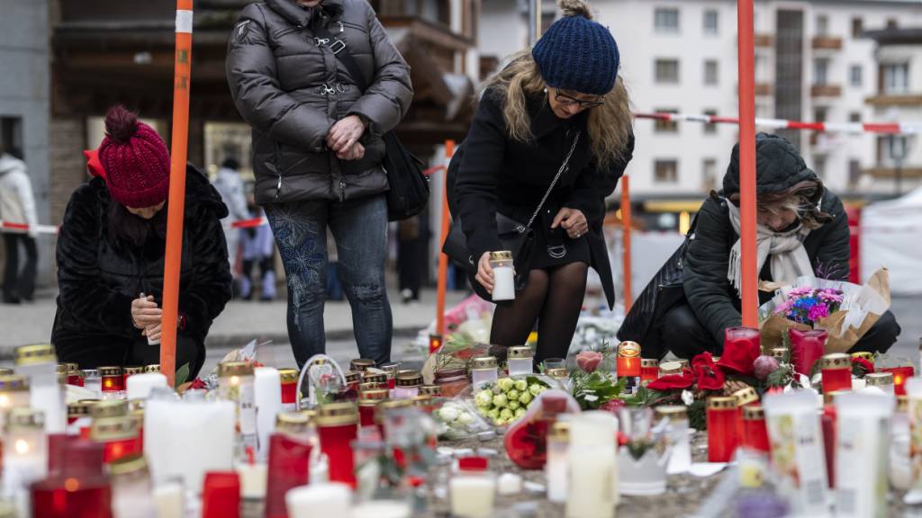Nach der Identifizierung von vier Todesopfern wurden die Leichname den Familien übergeben.
