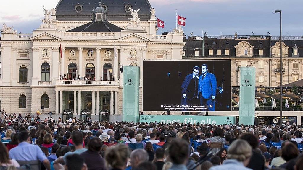 Auch künftig werden auf dem Sechseläutenplatz in der Stadt Zürich unterschiedlichste Veranstaltungen wie etwa die Oper für alle stattfinden. Die Stadtzürcher Stimmberechtigten haben die Initiative «Freier Sechseläutenplatz» abgelehnt. (Archivbild)