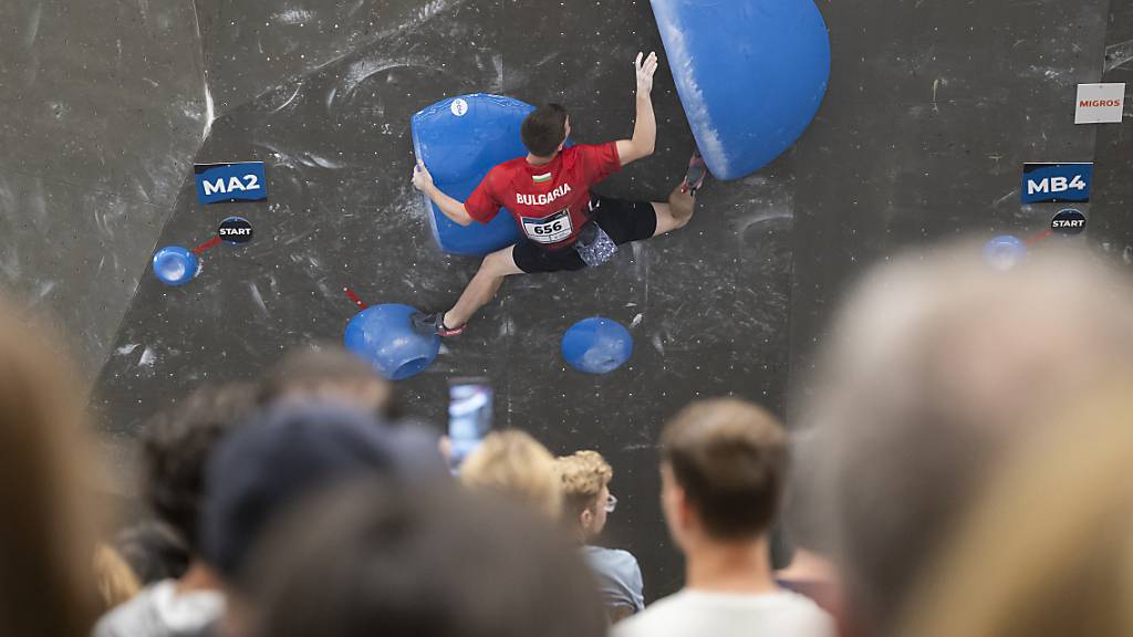 Im Bouldern der Männer gibt es an der Kletter-WM in Bern am Freitag die ersten Medaillen zu gewinnen