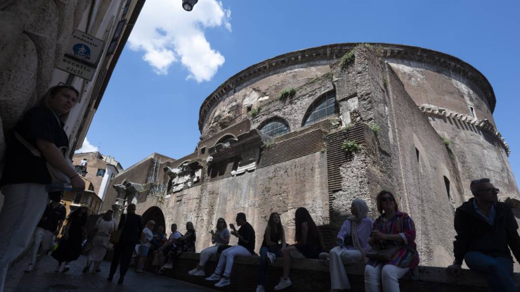 ARCHIV - Die Rückseite des Pantheons. Foto: Marijan Murat/dpa/Archivbild