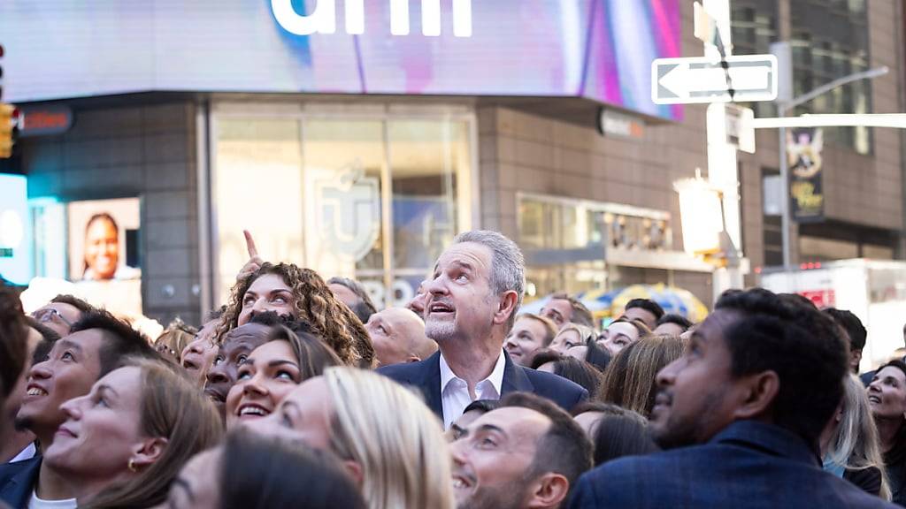 Die Technik von Arm findet sich in praktisch allen Smartphones. (Archivbild)