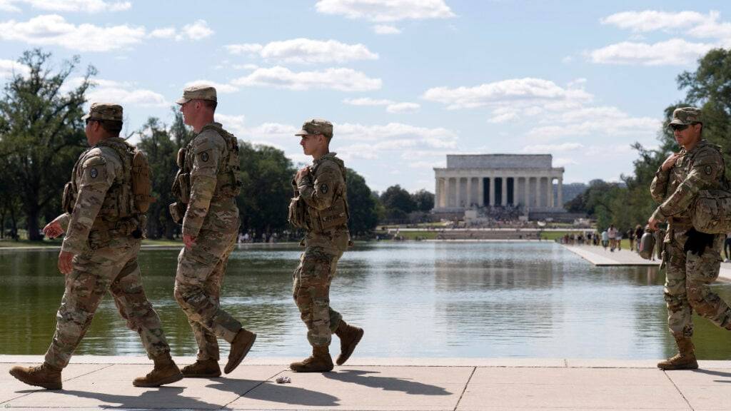 Mitglieder der Nationalgarde patrouillieren in Washington. Foto: Jose Luis Magana/FR159526 AP/AP/dpa