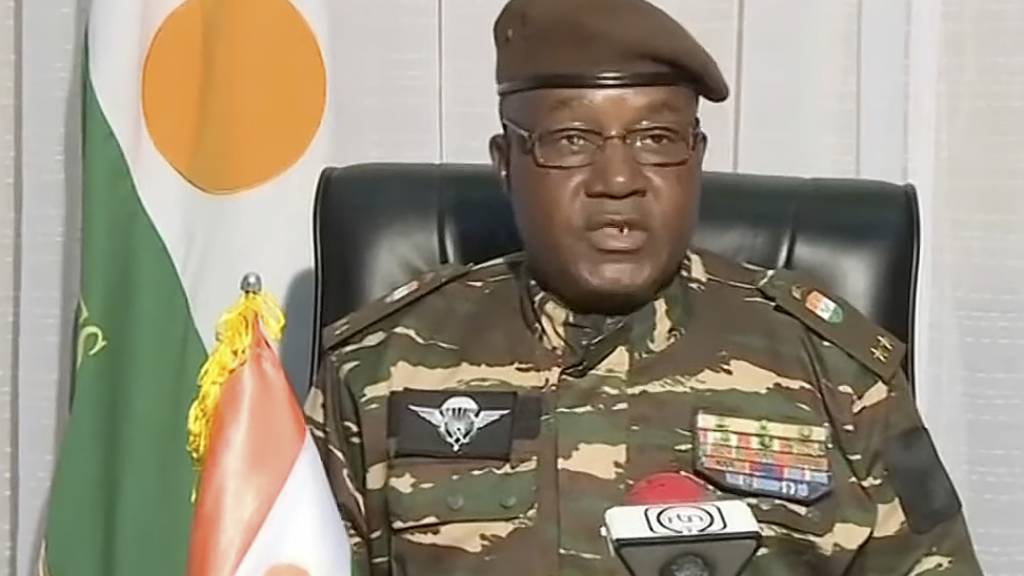 dpatopbilder - SCREENSHOT - Der selbsternannte nigrische Machthaber Abdourahamane Tiani. Foto: Uncredited/ORTN/AP/dpa - ACHTUNG: Nur zur redaktionellen Verwendung und nur mit vollständiger Nennung des vorstehenden Credits