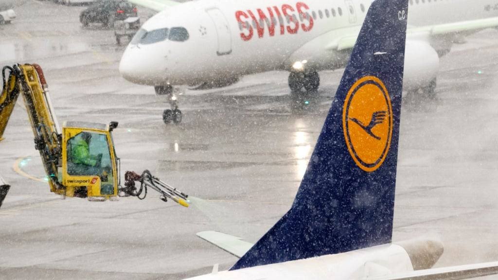 Die Lufthansa-Gruppe plant künftig das Netz für die Kurz- und Mittelstreckenflüge ihrer Airlines - darunter auch die Swiss - zentral im Konzern. (Archivbild)
