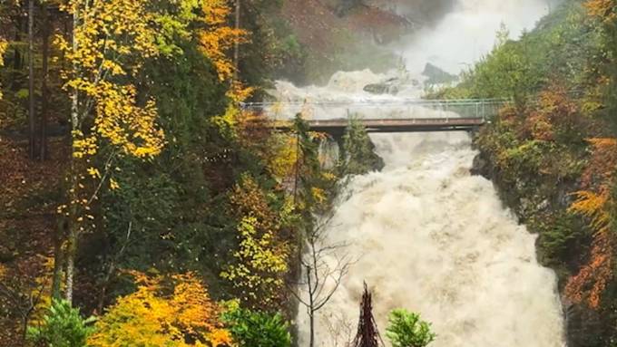Wasserfälle im Kanton Bern tosen wegen Regen