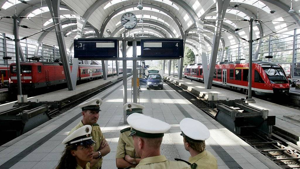 Der Hauptbahnhof in Kiel wurde wegen eines verdächtigen Koffers zwei Stunden lang gesperrt. (Archivbild)