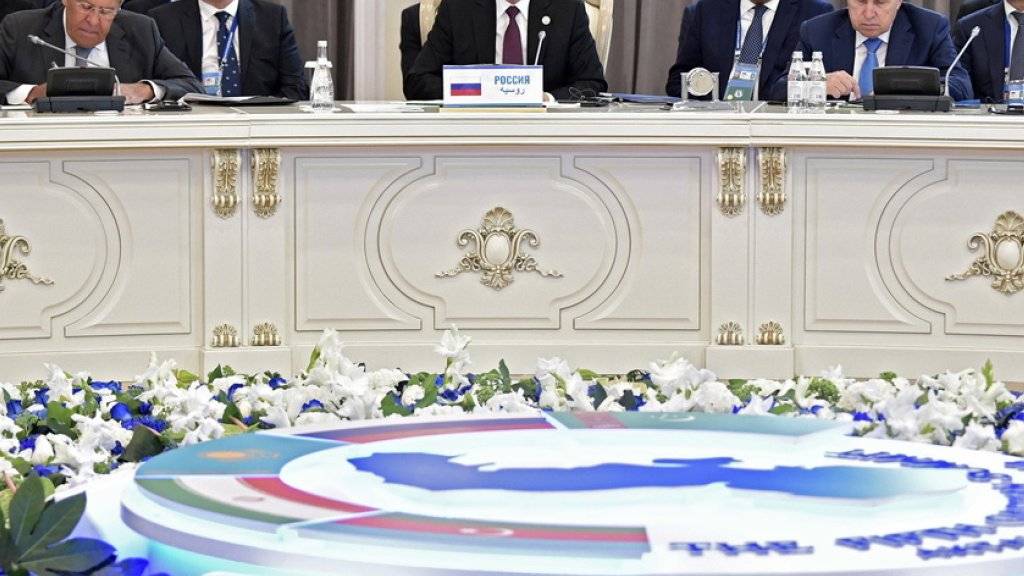 Die Staatschefs von Russland, dem Iran sowie der Ex-Sowjetrepubliken Aserbaidschan, Kasachstan und Turkmenistan unterzeichneten den Vertrag im kasachischen Küstenort Aktau.