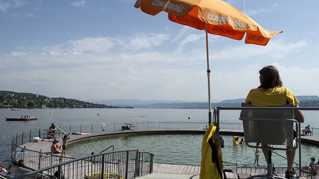 79-jährige Frau stirbt nach Badeunfall im Zürichsee