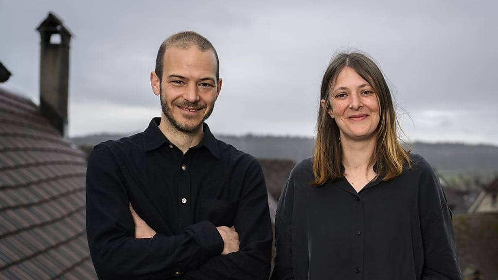 Die bisherige Co-Leitung der Solothurner Literaturtage Nathalie Widmer, rechts, und Rico Engesser, links bei ihrem Amtsantritt. (Archivbild)