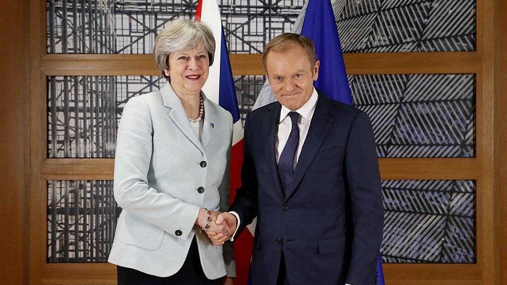Die EU gibt Grossbritannien weitere zehn Tage Zeit für Zugeständnisse beim Brexit. Der Start der zweiten Verhandlungsphase Mitte Dezember sei immer noch möglich, erklärte EU-Ratspräsident Donald Tusk nach einem Gespräch mit der britischen Premierministerin Theresa May.