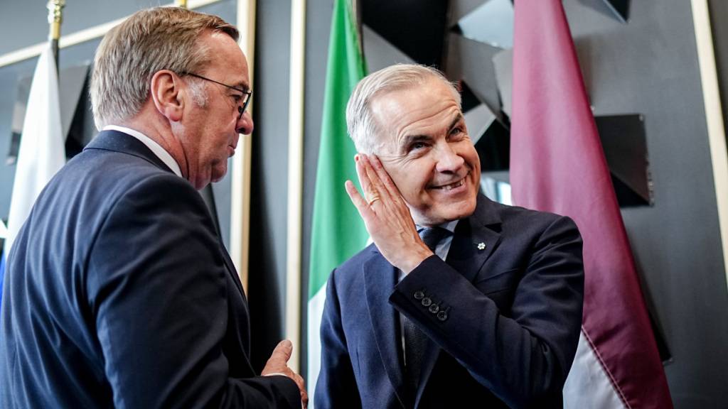 dpatopbilder - Boris Pistorius und Mark Carney, Premierminister von Kanada, treffen sich bei der Rüstungsmesse Cansec in Ottawa. Foto: Kay Nietfeld/dpa