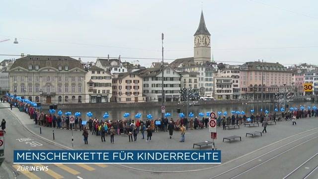 Menschenkette für Kinderrechte