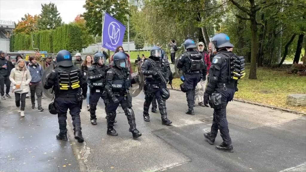 Bundesrat tagt «extra muros» in Luzern: Piffe von Zertifikatsgegnern