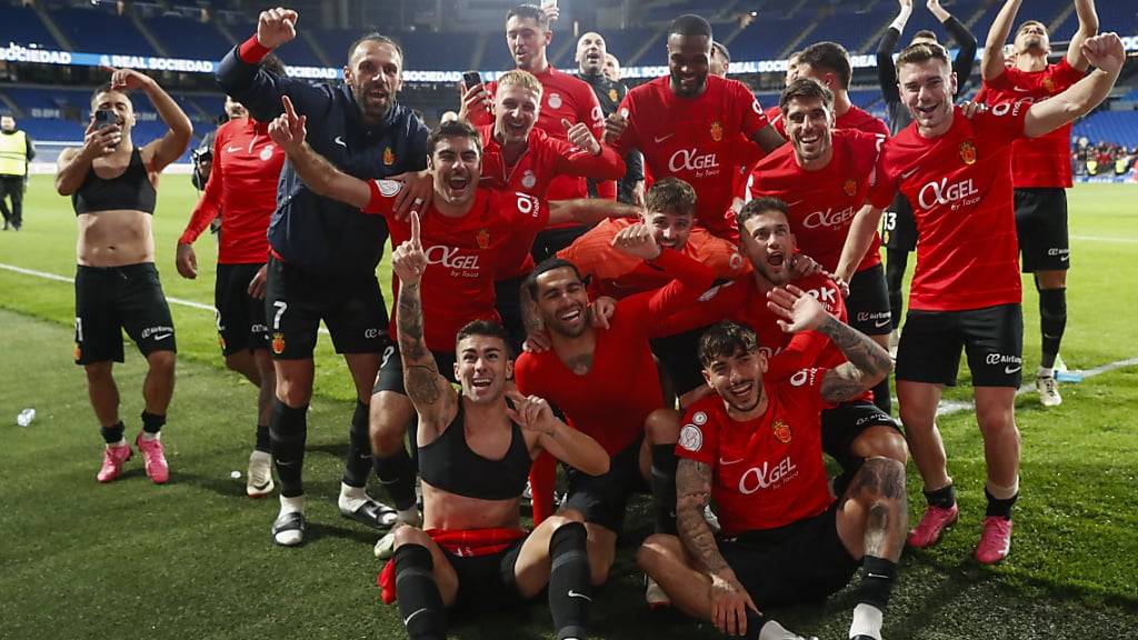 Die Spieler des RCD Mallorca feiern den Einzug in den Cupfinal