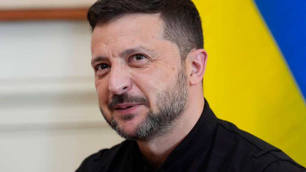 Der ukrainische Präsident Wolodomyr Selenskyj will am Abend mit Donald Trump über die Verhandlungen mit Russland reden. Foto: Adrian Wyld/The Canadian Press/AP/dpa - ACHTUNG: Nur zur redaktionellen Verwendung und nur mit vollständiger Nennung des vorstehenden Credits