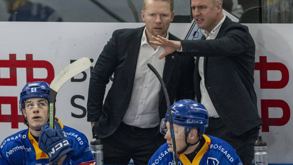 Für Michael Liniger (links) waren gemäss Einschätzung der Fans der EV Zug oder die Fussstapfen von Vorgänger Dan Tangnes (rechts) eine Nummer zu gross